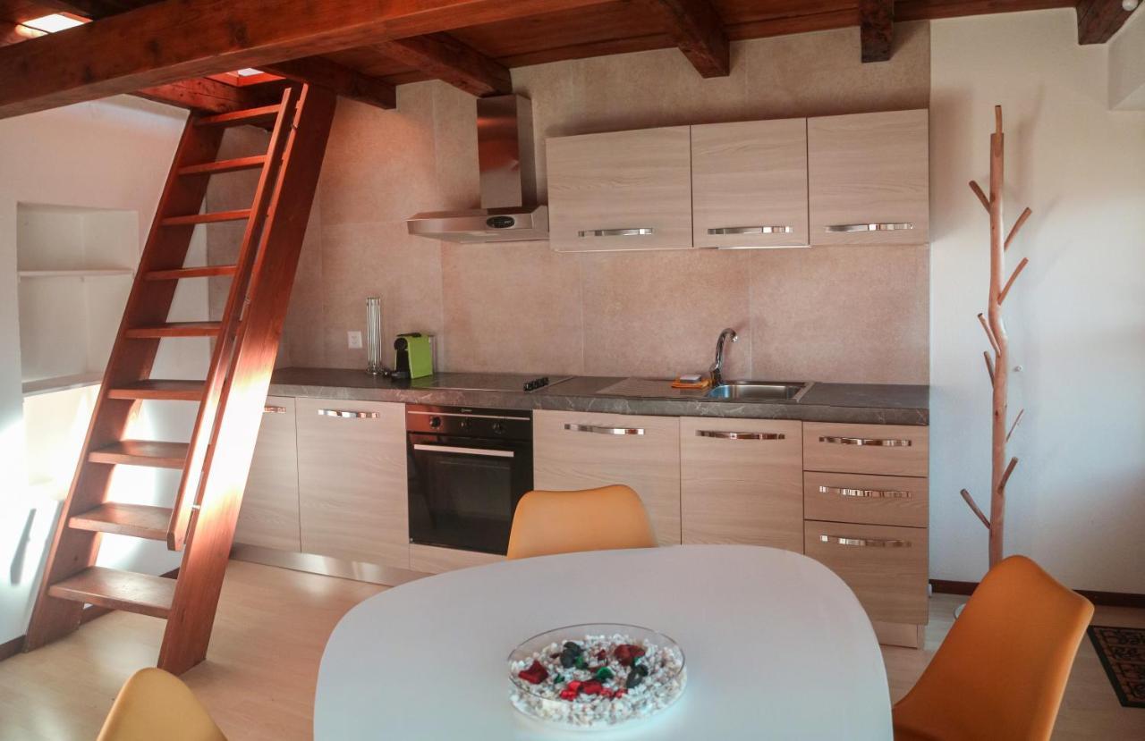 Wisteria House - Holiday Apartment Cadenazzo Esterno foto