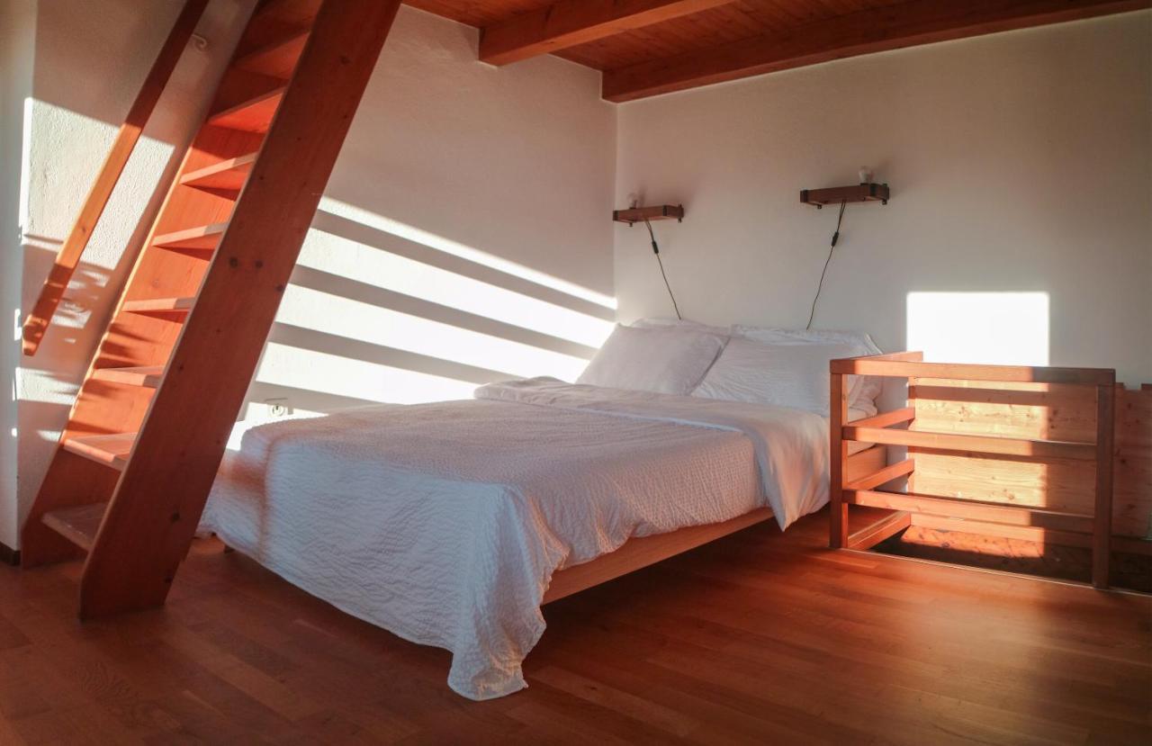 Wisteria House - Holiday Apartment Cadenazzo Esterno foto