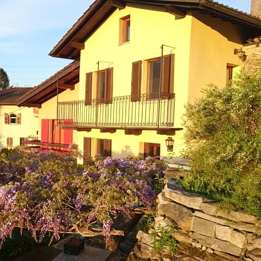 Wisteria House - Holiday Apartment Cadenazzo Esterno foto