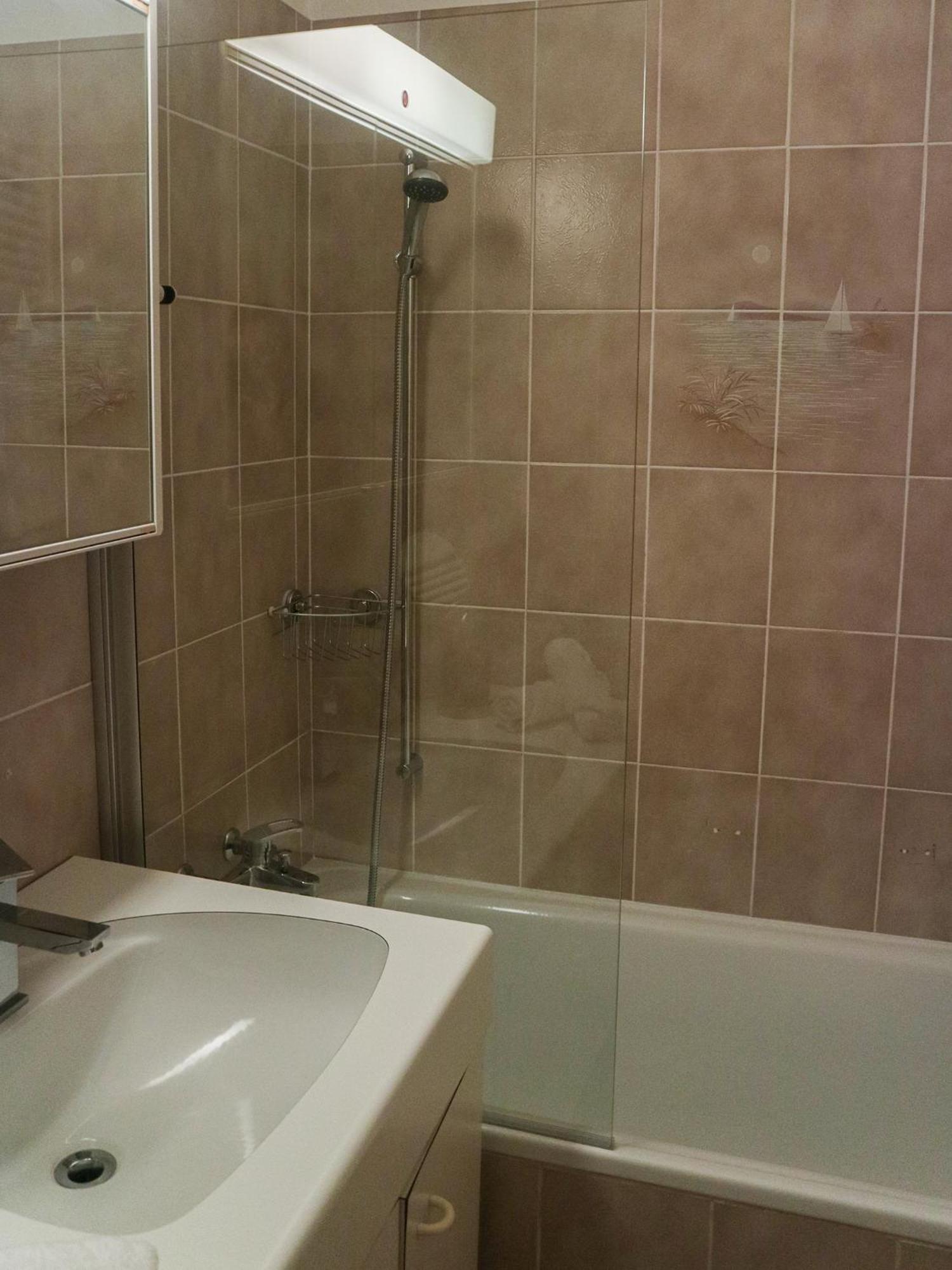 Wisteria House - Holiday Apartment Cadenazzo Esterno foto