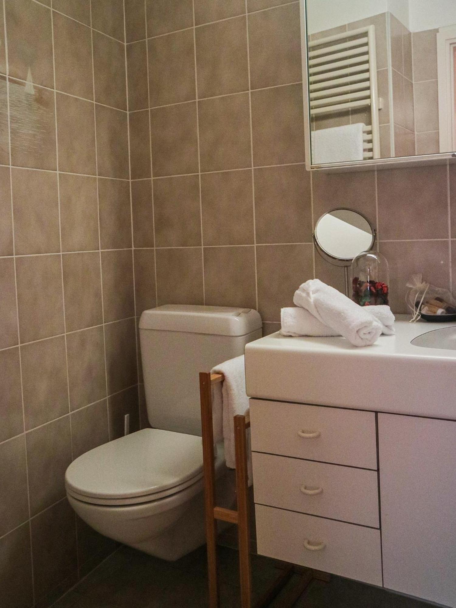 Wisteria House - Holiday Apartment Cadenazzo Esterno foto